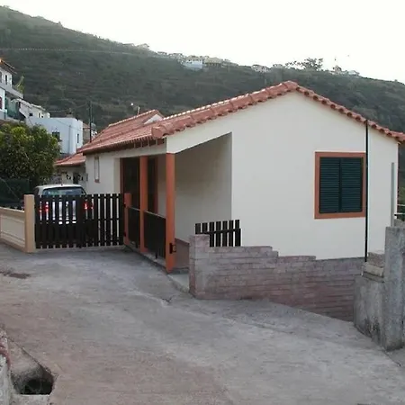 Casa Pedra Sea And Mountain Views Plus Pool Holiday home Arco da Calheta (Madeira)